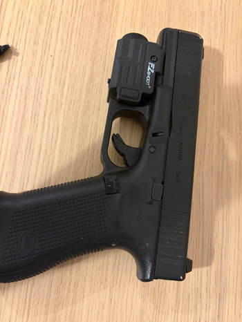 Bild 2 für VFC Glock 17 Gen 5 GBB inkl. Waffenlicht & BBs