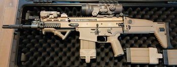 Image 2 pour VFC SCAR-H GBBR with 8 magazines and accessories