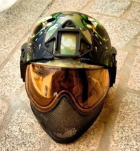 Bild für WARQ helm met unieke paintjob (mag weg tegen elk aannemelijk bod )