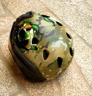 Image 2 for WARQ helm met unieke paintjob (mag weg tegen elk aannemelijk bod )