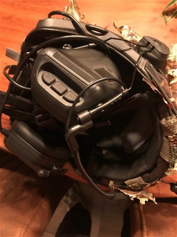 Afbeelding 3 van Fast helm (GoPro mount,ghillie cover,pouch en headset)