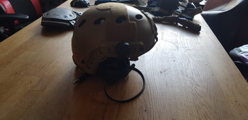 Afbeelding 4 van Emerson FAST Helmet PJ Tan met Earmor headset