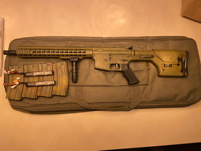 Afbeelding van M4 met gate titan, magpul PRS, mags, lipos , tas en upgrades