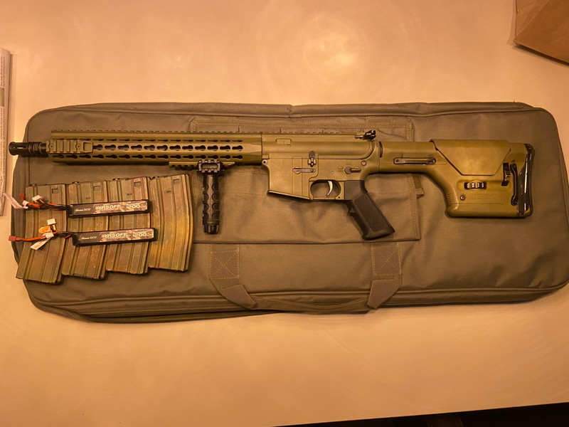 Image 1 for M4 met gate titan, magpul PRS, mags, lipos , tas en upgrades