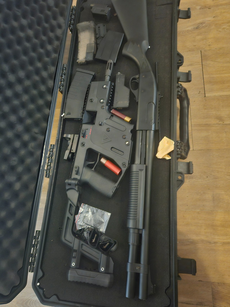 Imagen 1 de Krytac kriss vector en een M8872 Shotgun (Green Gas Powered) - Black (Golden Eagle). Met al mijn gear, magazijnen,etc. Allemaal inbegrepe.