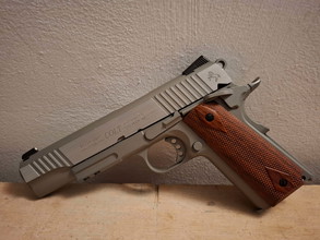Imagen para CYBERGUN Colt M1911 Rail Gun - Co2 - GLOEDNIEUW