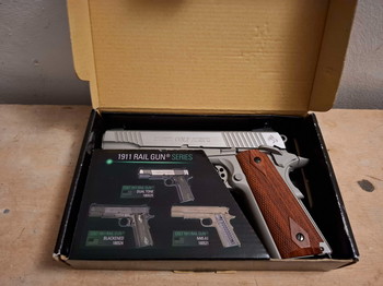 Imagen 3 de CYBERGUN Colt M1911 Rail Gun - Co2 - GLOEDNIEUW