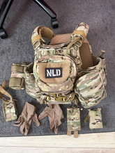Image for Warrior assault plate carrier met gewichten + Camelbak + extra Pouches + Handschoenen