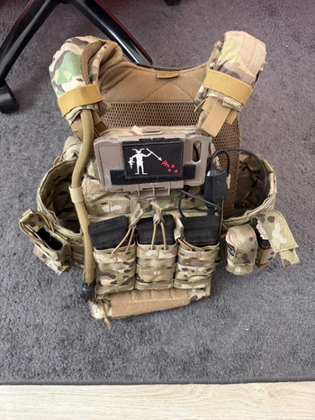 Imagen 2 de Warrior assault plate carrier met gewichten + Camelbak + extra Pouches + Handschoenen