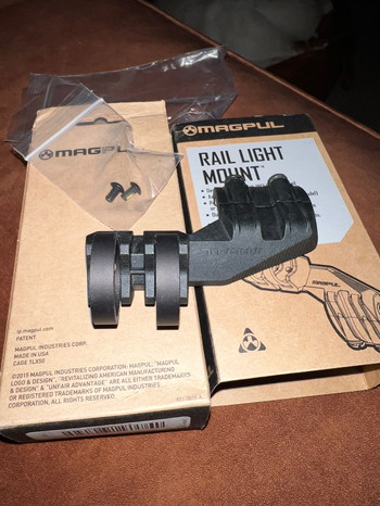 Image 2 for Magpul rail light mount R