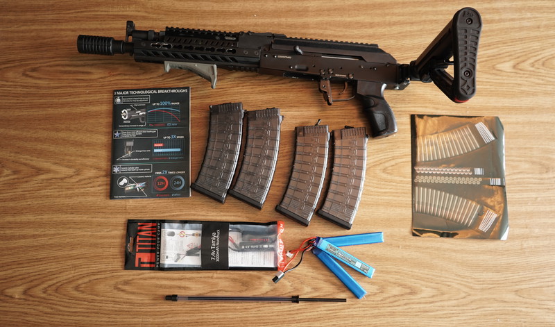 Bild 1 für G&G RK74-E Airsoft Replica | Compleet pakket met Folding Stock, 4 Mags & LiPo's