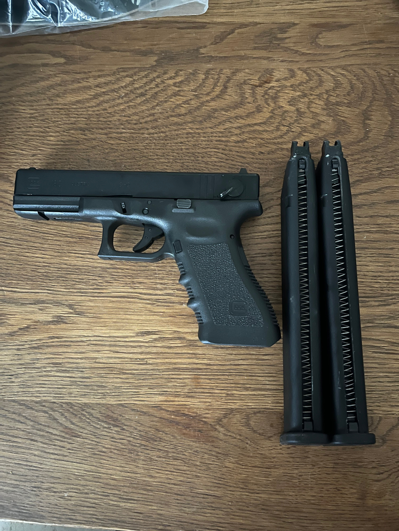 Afbeelding 1 van GLOCK 18C - FULL AUTO | GBB | UMAREX + 1 extended mag