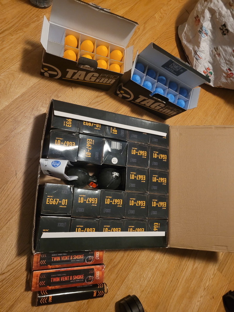 Imagen 1 de EG67 Grenade - almost nieuw in box & Oranje Smoke