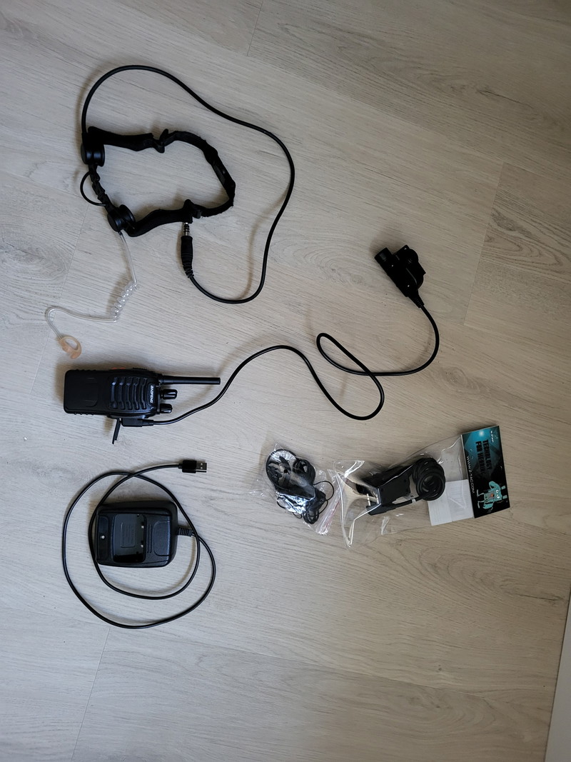 Bild 1 für Earmor M32H + Baofeng porto + 2x PTT + Throat mic