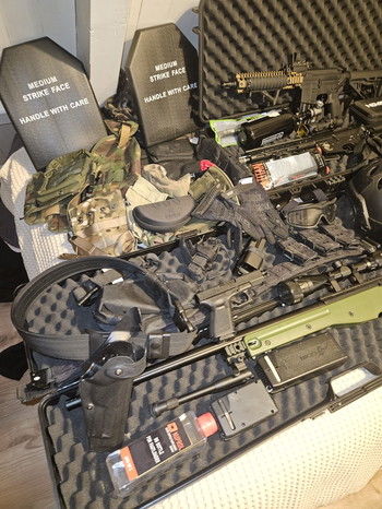 Afbeelding 3 van Volledige airsoft kit te koop (goed onderhouden) + gratis MP5 & M16 (kapot)