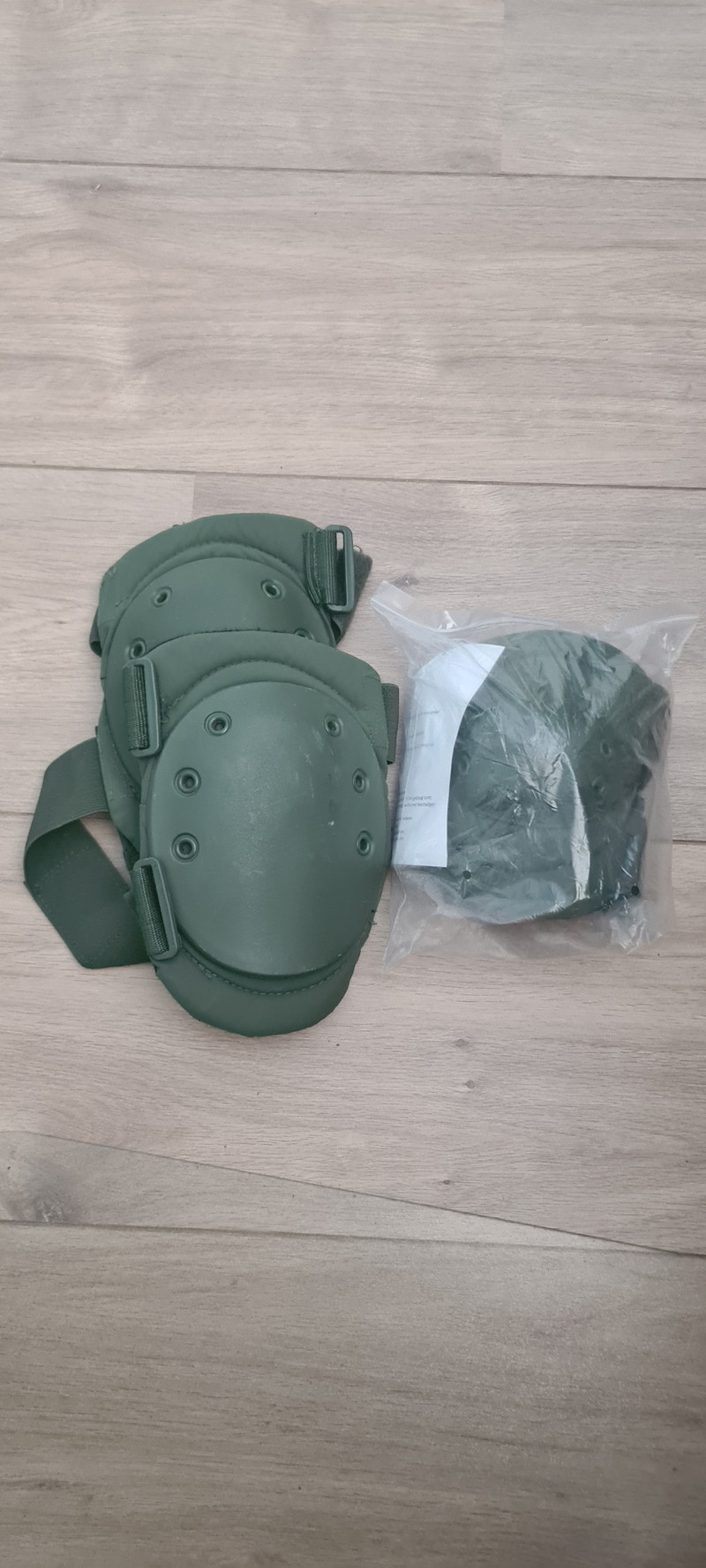 Image 1 for knie en elleboogbeschermers