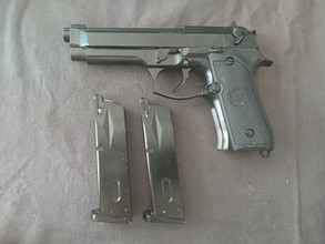 Bild für WE Beretta M9 Full Metal GBB + 2 magazijnen (lekken niet)