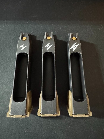 Afbeelding 3 van P320 M17/M18 - CO2 Magazines + Spare Feed Lips