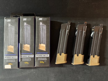 Image 4 pour P320 M17/M18 - CO2 Magazines + Spare Feed Lips