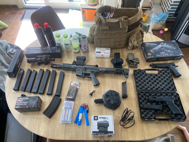 Bild 1 für Lot airsoft materiaal (ARP9 Battle grey, Tokyo Marui Hi Capa 5.1, Novritsch SSP18, WAS Plate Carrier)