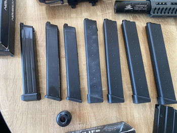 Bild 9 für Lot airsoft materiaal (ARP9 Battle grey, Tokyo Marui Hi Capa 5.1, Novritsch SSP18, WAS Plate Carrier)