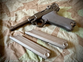 Imagen para WE P08 Luger, extra mag en Duitse gear!