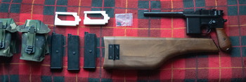 Afbeelding 2 van Mauser C96 WE-M712 met kolf/holster + 3 long magazines met 2 pouches + gratis 2 geprinte stripperclips
