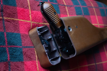 Afbeelding 3 van Mauser C96 WE-M712 met kolf/holster + 3 long magazines met 2 pouches + gratis 2 geprinte stripperclips