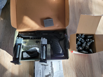 Afbeelding 2 van Umarex Elite Force Race Gun met extra's