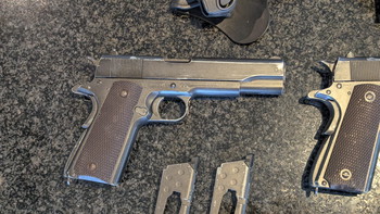 Bild 3 für 2x KWA Colt 1911 + 4 mags