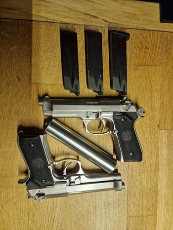 Image 2 for Airsoft bulk. 1 sniper 2 pistols 1 revolver en veel hicap mags