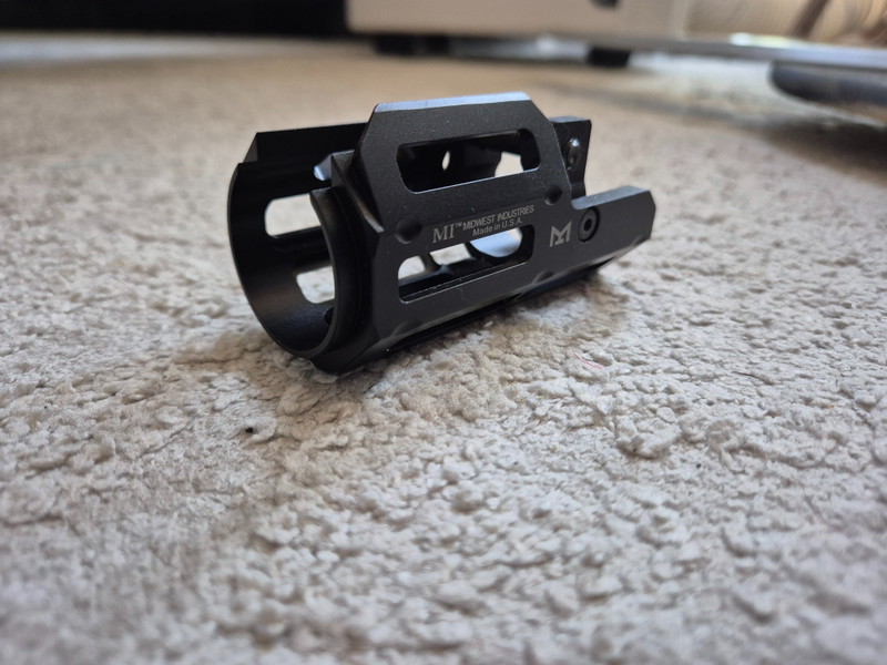 Image 1 for MP5 M-Lok handguard