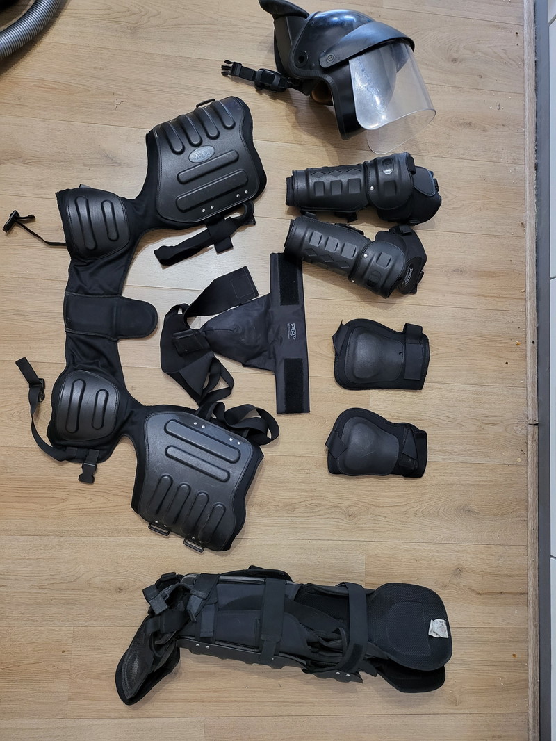 Image 1 for Volledige set riot gear incl helm!
