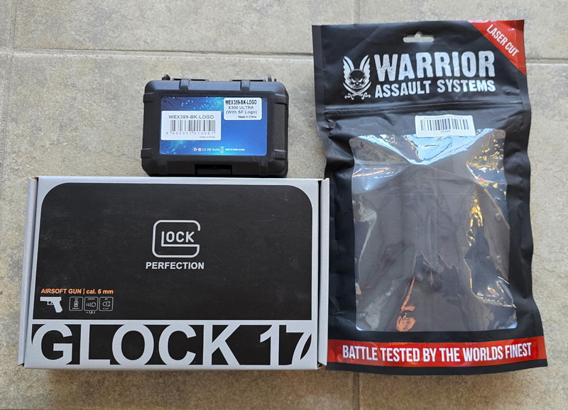 Imagen 1 de Glock 17 Gen 5 GBB + flashlight replica+ holster
