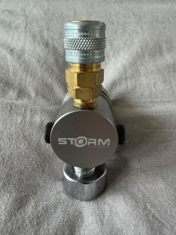 Zdjęcie 2 – Complete HPA-set: Storm Category 5 regulator + Wolverine line + Dye 0,8 L tank