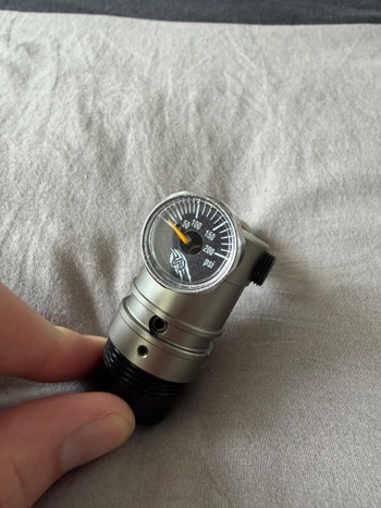 Zdjęcie 3 – Complete HPA-set: Storm Category 5 regulator + Wolverine line + Dye 0,8 L tank