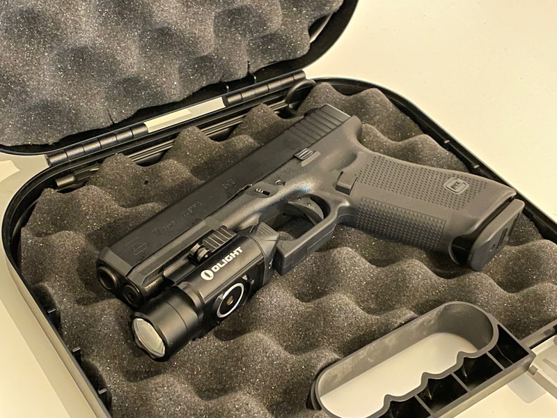 Image 1 for ONGEBRUIKT | Glock 17 gen 5 (gas) met Olight en  originele koffer