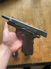 Image pour (Colt) 1911 van cybergun.  Met twee magazijnen (lek)