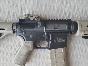 Afbeelding 4 van King Arms/Cybergun S&W Magpul M&P15 (m4/ar15) AEG TAN DE