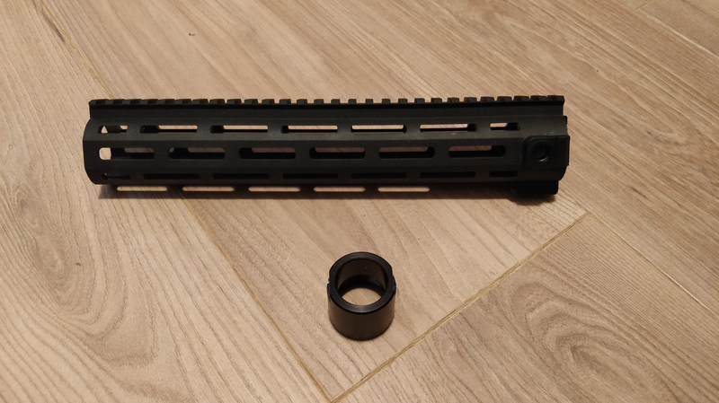 Afbeelding 1 van SSR4 Polymer M-LOK Handguard met Barrel Nut