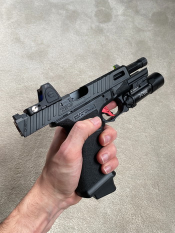 Afbeelding 2 van Glock 17 Zev Tech OMEN base Marui