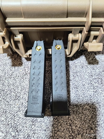 Image 3 for 2 glock g17 magazijnen.