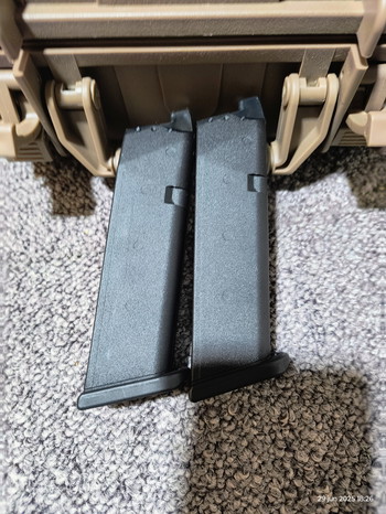 Image 4 for 2 glock g17 magazijnen.