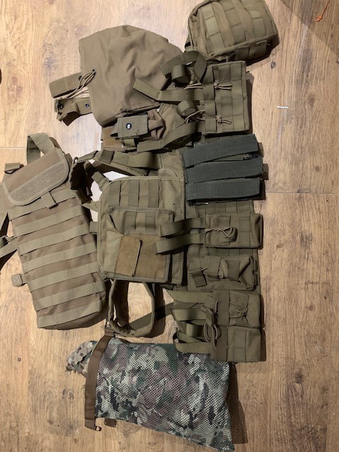 Image 1 for te koop Chest rig + pouches