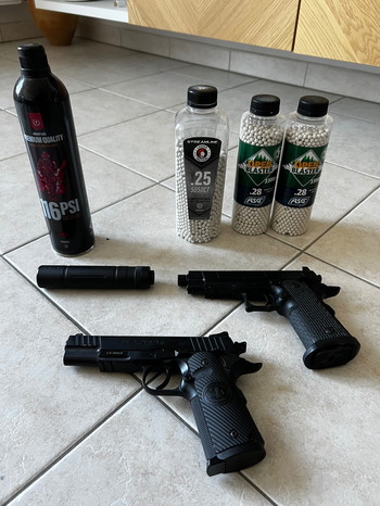 Image 2 pour Un sniper et 2 pistolets