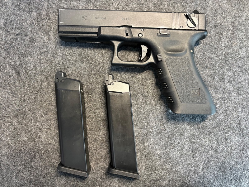 Image 1 for WE Tech Glock 18C GBB Complete Set, 2 Magazijnen, Holster, Green Gas