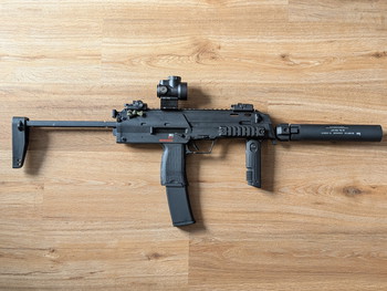 Afbeelding 2 van VFC MP7A1 V2 GBB with Accessoires in very good condition