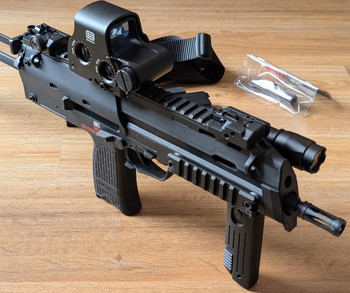 Afbeelding 3 van VFC MP7A1 V2 GBB with accesories (2nd Mag/ Clutch Precision Endcap)