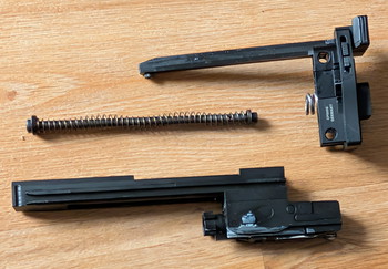 Afbeelding 4 van VFC MP7A1 V2 GBB with accesories (2nd Mag/ Clutch Precision Endcap)