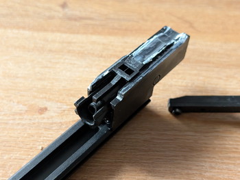 Afbeelding 5 van VFC MP7A1 V2 GBB with accesories (2nd Mag/ Clutch Precision Endcap)